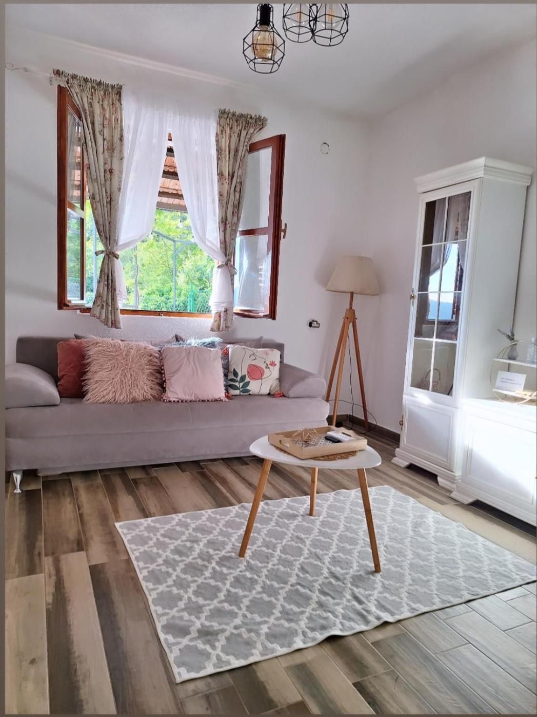 וירפזאר Banjo Rustic House Lake View מראה חיצוני תמונה