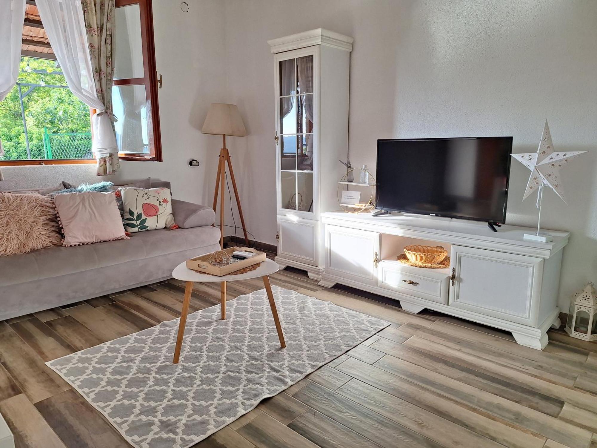 וירפזאר Banjo Rustic House Lake View מראה חיצוני תמונה